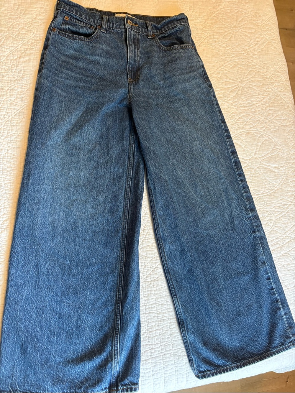 Abercrombie & Fitch High Rise Wide-Leg Jeans